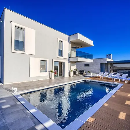 My Dalmatia - Luxury With Private Heated Pool, Sea View Terrace And Gym Hébergement de vacances Debeljak